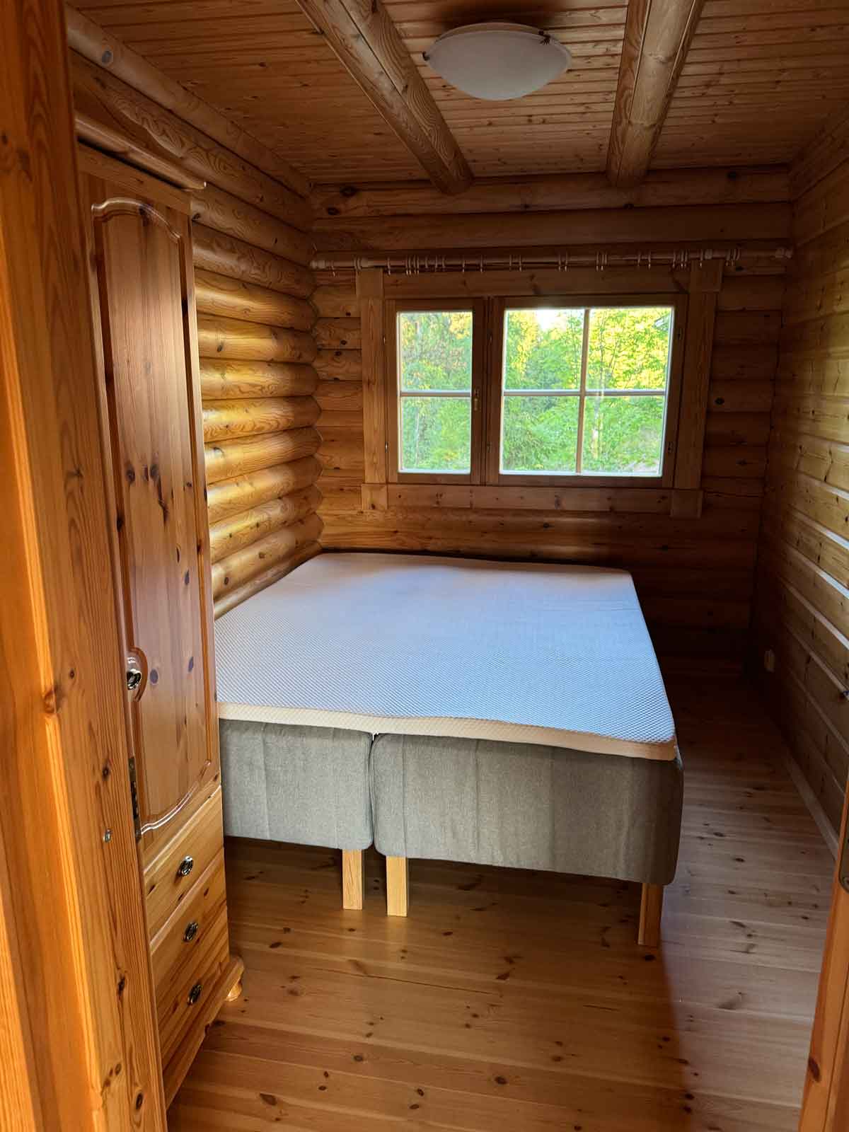 Päämökin makuuhuone 1
