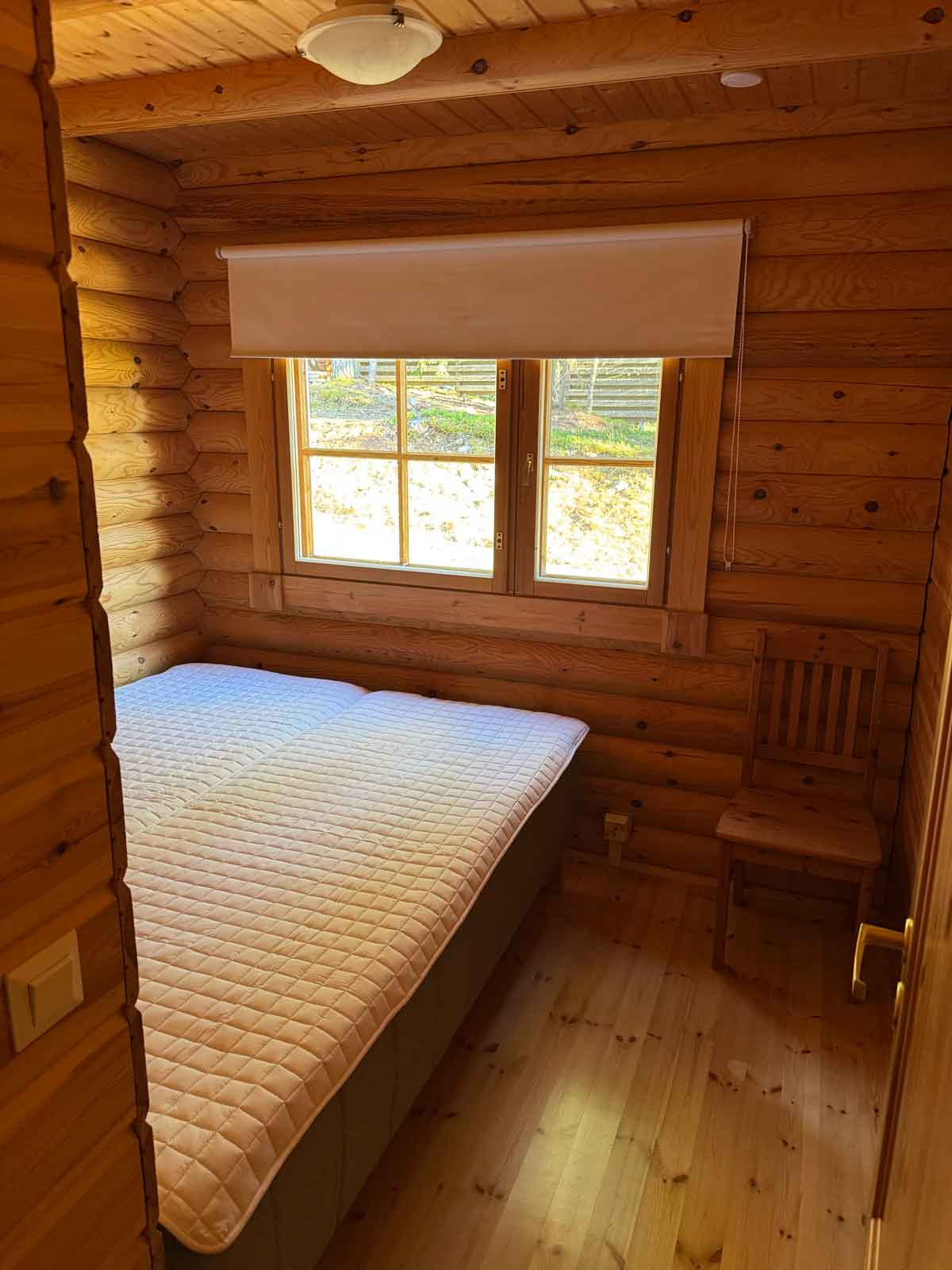 Päämökin makuuhuone 2